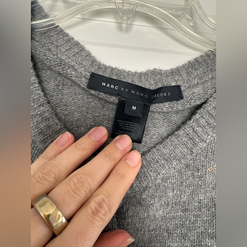 Marc Jacob’s Gray And Red Cardigan Classic Merino Wool Classic Medium Cozy Soft - Picture 5 of 5